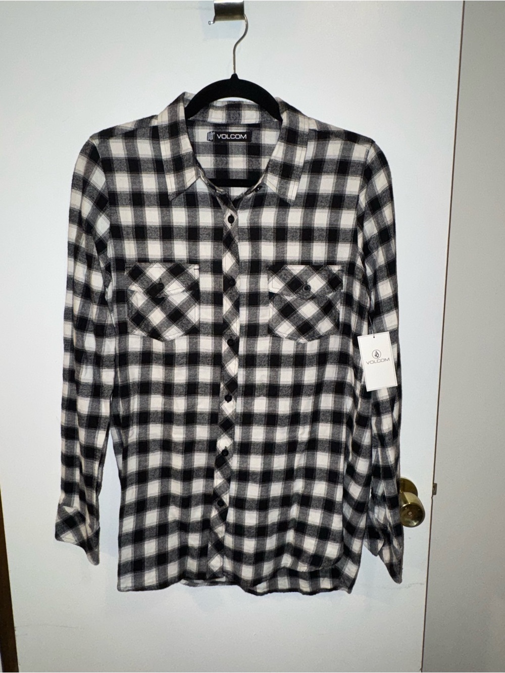 NWT Volcom Women's Cozy Day Flannel Shirt in Black & White Plaid Size Small